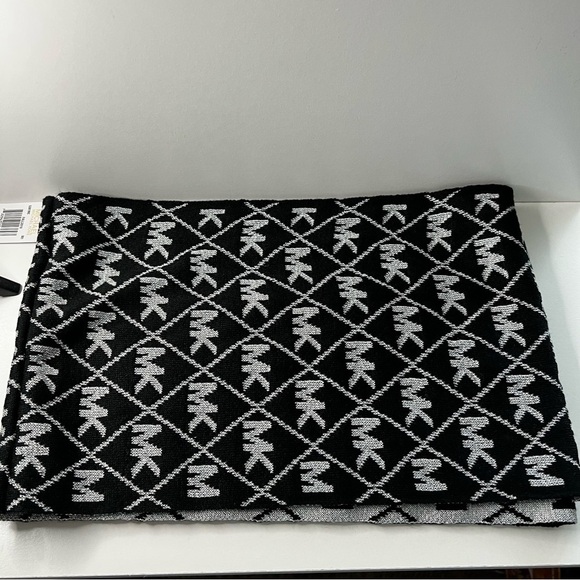 NWT Michael Michael Kors Infinity Scarf - Picture 1 of 4